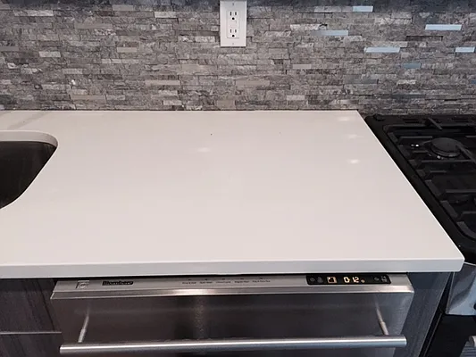 Rented by Premier Metro Realty Corp | media 35