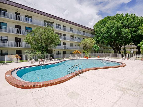 3rd image of 500 NE 2nd Street #228