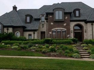 44 Deer Ln, Lemont, IL 60439