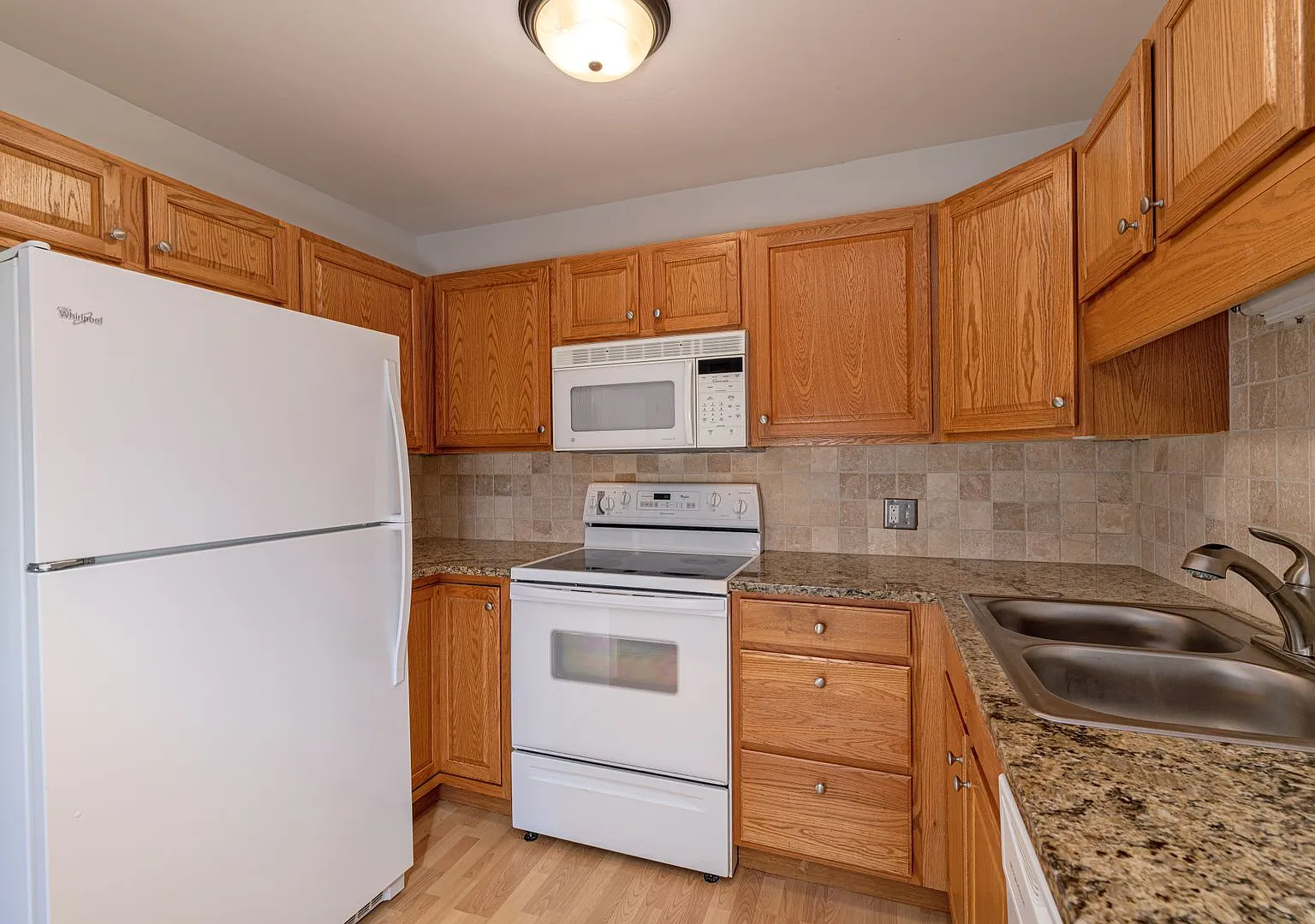 Just Listed: 2bdr/2bth Condo In Heather Gardens $2095 Available Oct. 1st — Photo 3