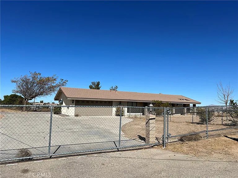 18530 Eucalyptus St — Photo 1