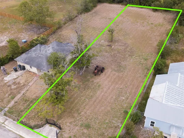 7 W Seideman St, Seguin, TX 78155
