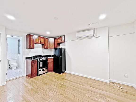 5th image of 136 Orchard St #5F