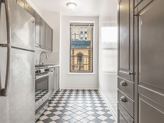 4th image of 150 E 87th St APT 3C