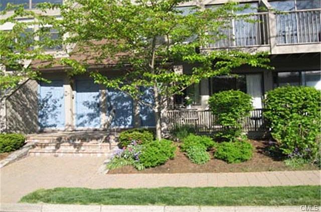 2nd image of 1465 E Putnam Ave APT 216