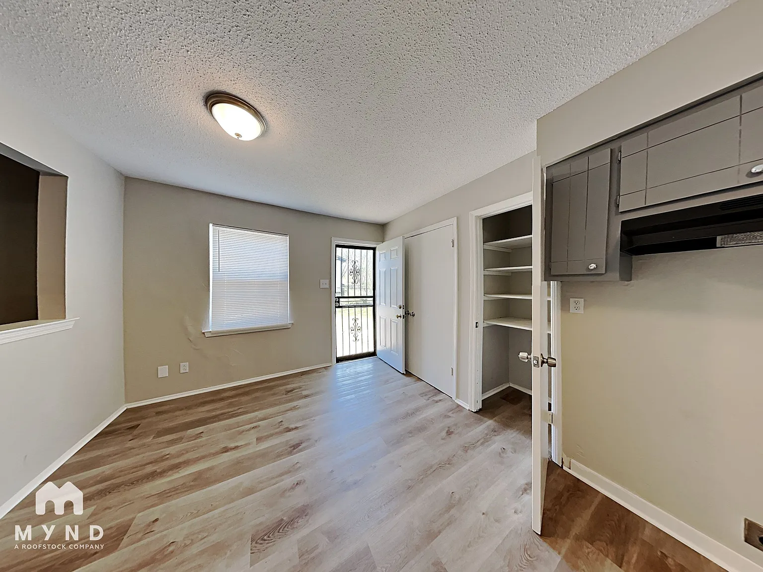 3 bed, 2.0 bath, 999 sqft, $1,315 — Photo 4