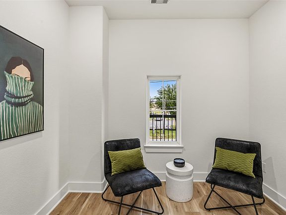 5th image of 4661 Phlox St #B