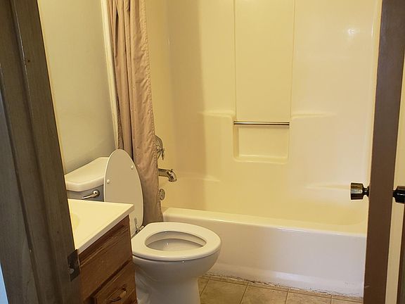 5th image of 2846 Vermont Ave SW