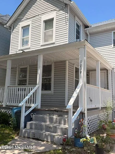 1039 Bangs Ave #1