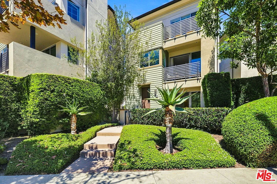 5 bed, 4.0 bath, 2304 sqft, $10,750 — Photo 1