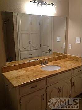 4th image of 517 Northmeadow Dr