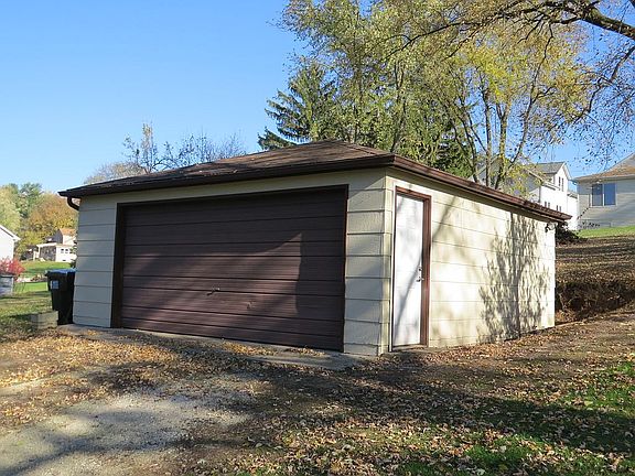 2.5 Car Garage