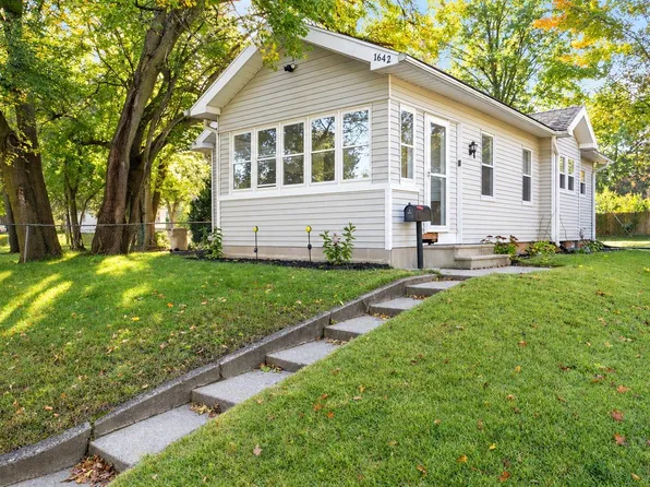 1642 E Donald St, South Bend, IN 46613