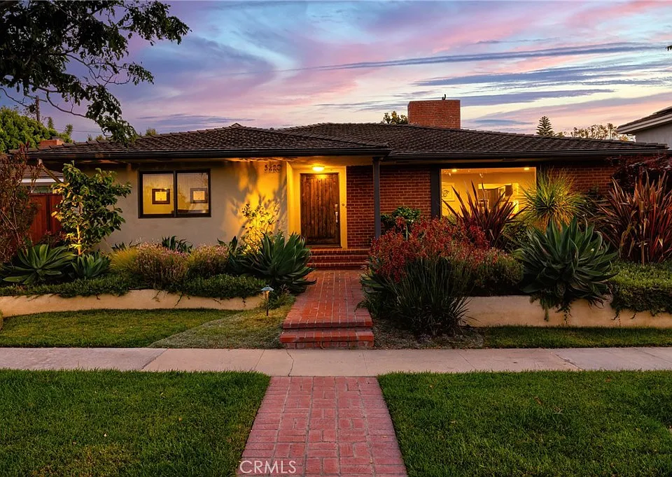 5220 E Los Flores St