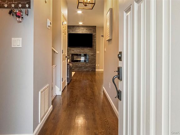 3rd image of 638 E Main Street