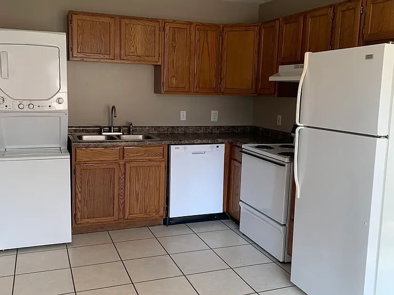 400 S Friendship Rd #G — Photo 6