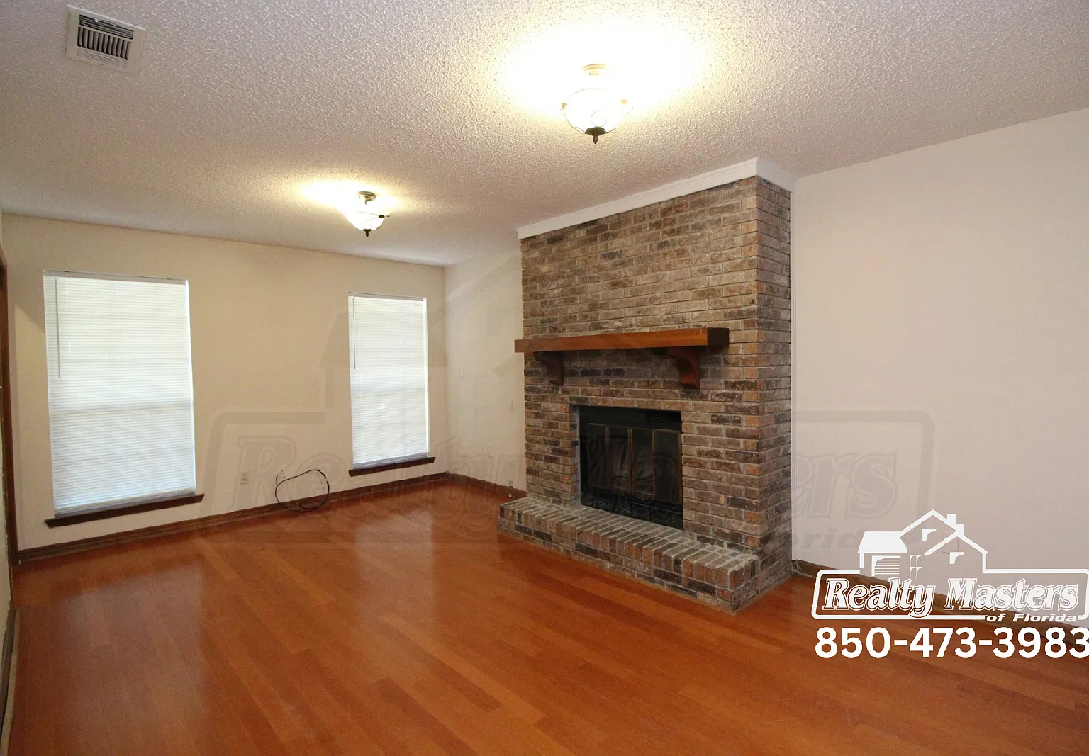 3 bed, 2.5 bath, 2414 sqft, $1,825 — Photo 2