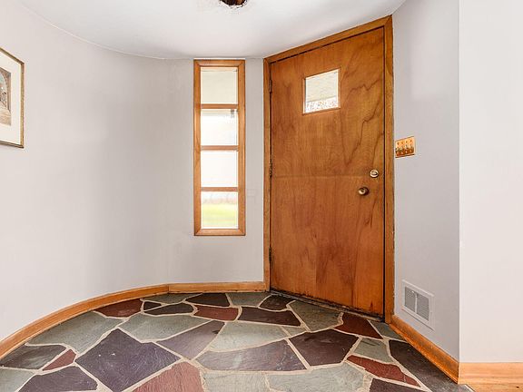 4th image of 385 E Schreyer Pl