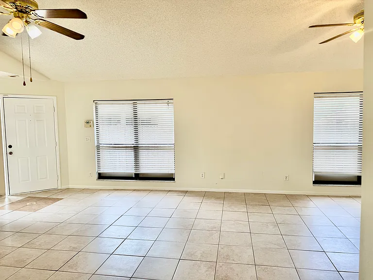 1012 Henson Ct — Photo 5