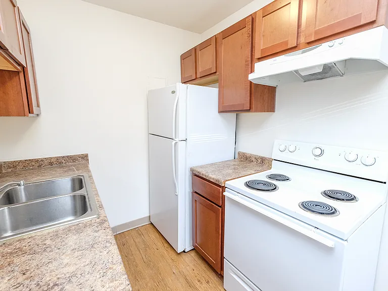 Emerson Apartments | 2537 — Photo 7