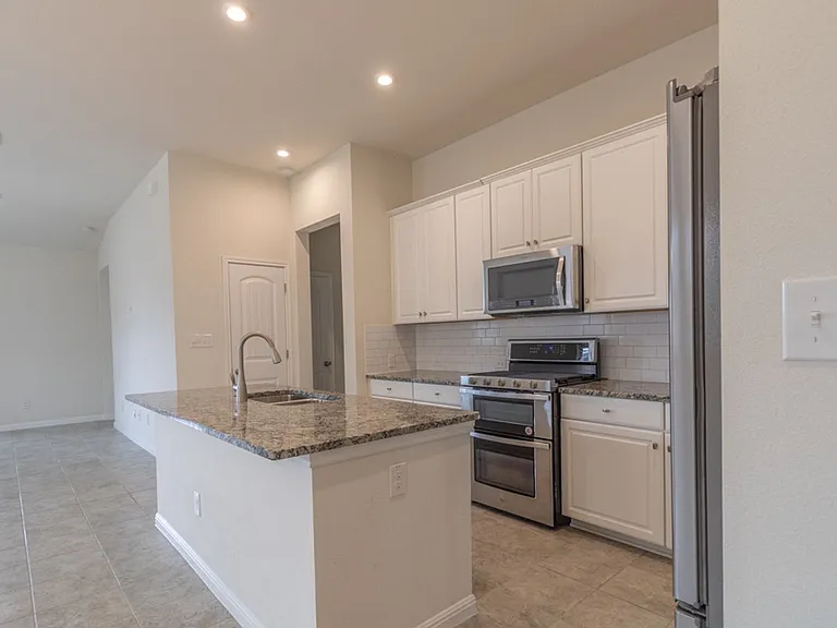 2924 Barbed Wire St — Photo 4