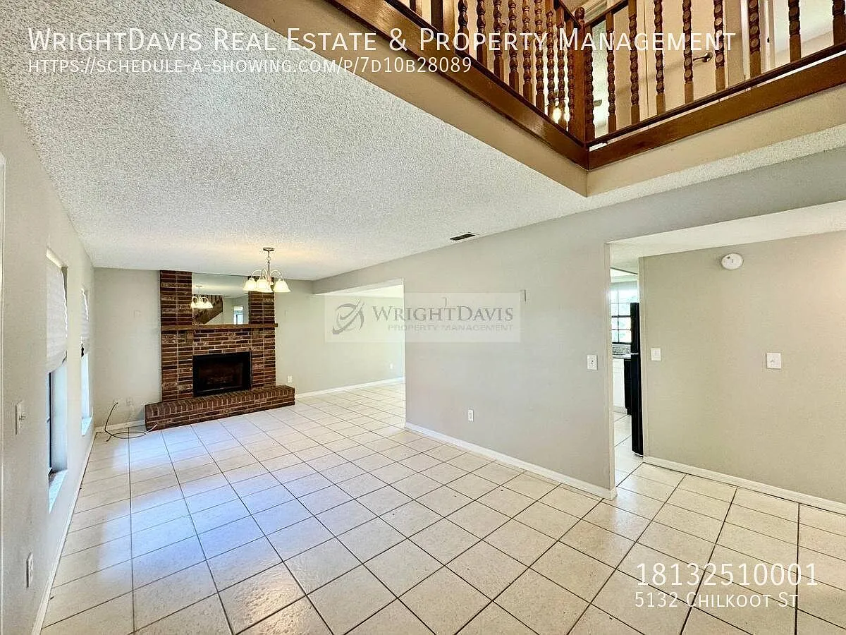Beautifully Updated 4/3 Home in Tampa — Photo 3