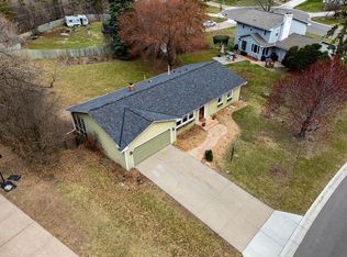 1748 Lamplight Dr, Woodbury, MN 55125
