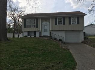 7740 Nightingale Ln, Godfrey, IL 62035