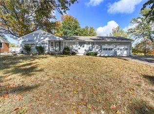 1326 E 126th St, Grandview, MO 64030