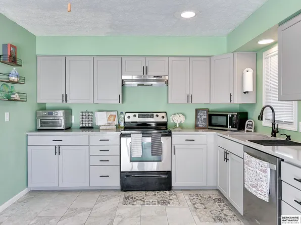 2305 Warren St, Bellevue, NE 68005