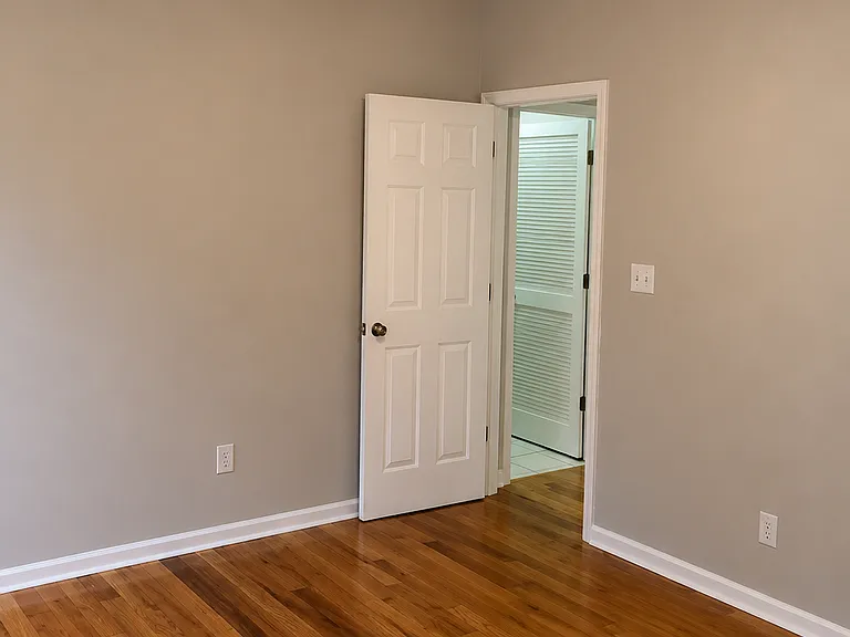 110 Chester Ave SE — Photo 6