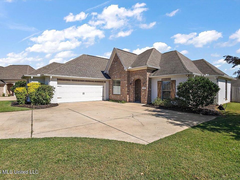 1st image of 305 Logan Ct