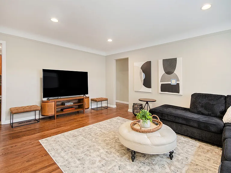 3022 Elmhurst Ave — Photo 6