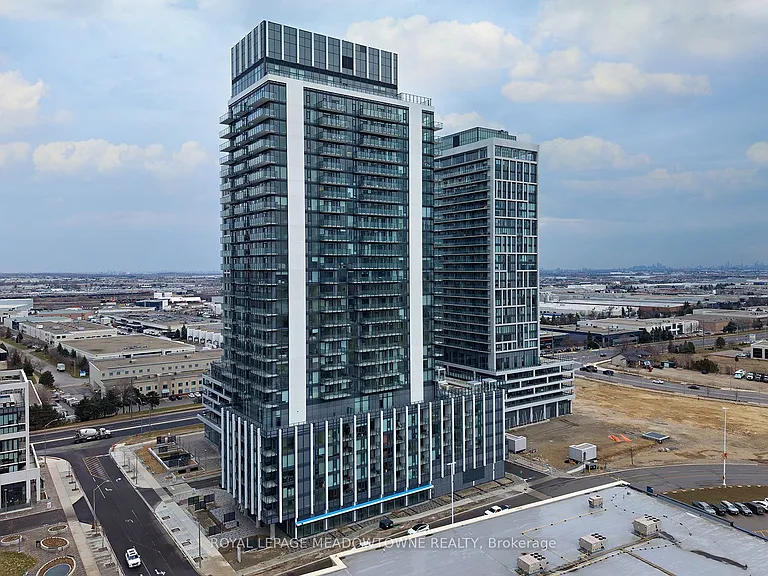 27 Korda Gate #1811 — Photo 1