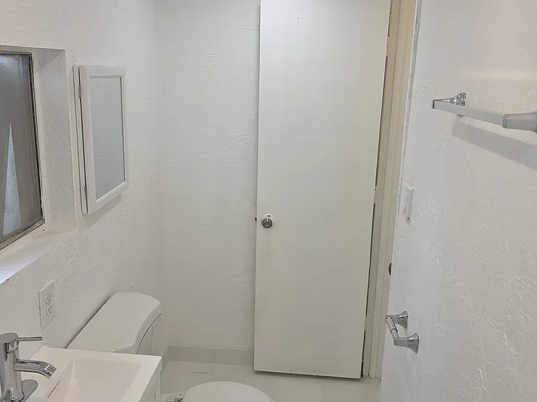 3818 W Portland St — Photo 14