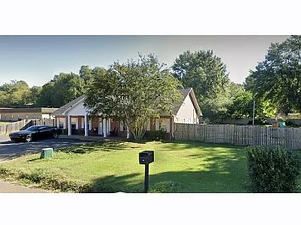 300 S Pine St, Magnolia, AR 71753