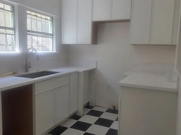 3028 1/2 9th Ave #3028-1/2 — Photo 5