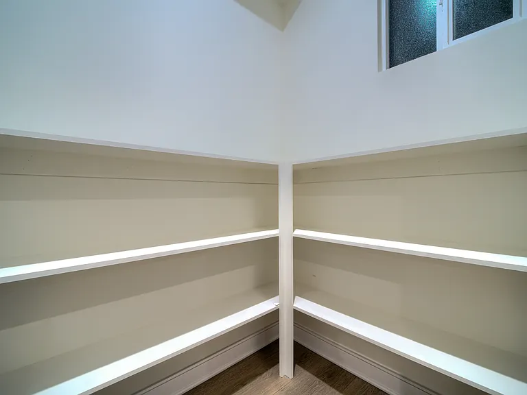 801 E 84th Pl — Photo 16