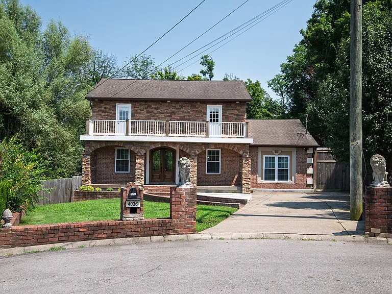 4036 Creekside Dr — Photo 3