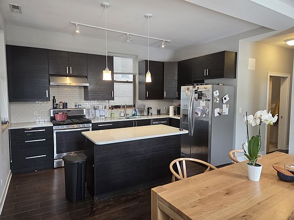 3rd image of 2037 N Damen Ave APT 2