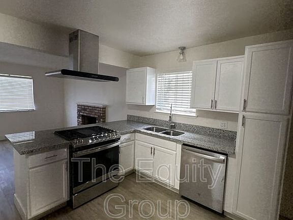 5th image of 2113 W Inyo Ave