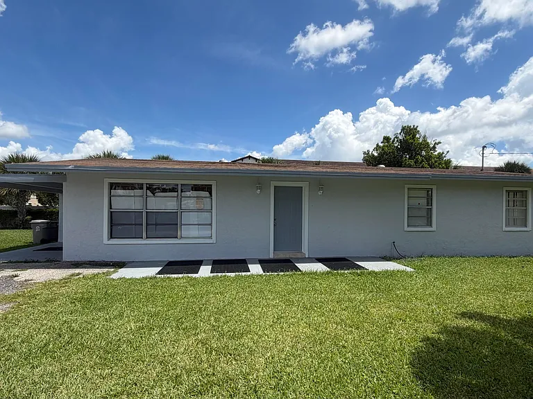 2425 Ceceile Ave — Photo 1