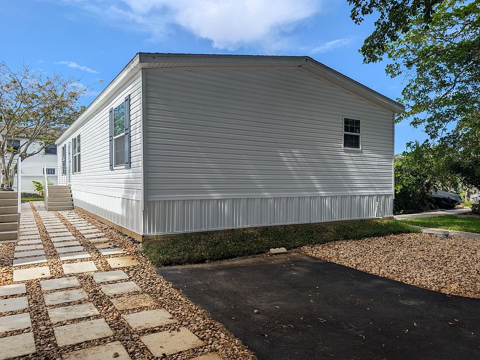 1st image of 3051 SW 50th St