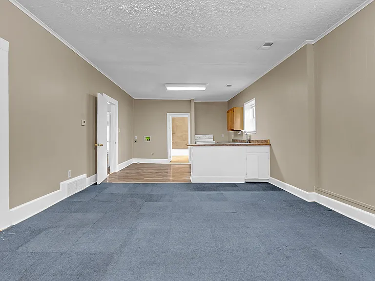410 Boston St — Photo 3
