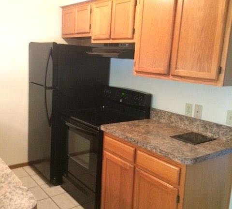 Kitchen: Stove, Fridge, Dishwasher, Lots of storage