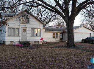 740 N Iowa St, Centerville, SD 57014
