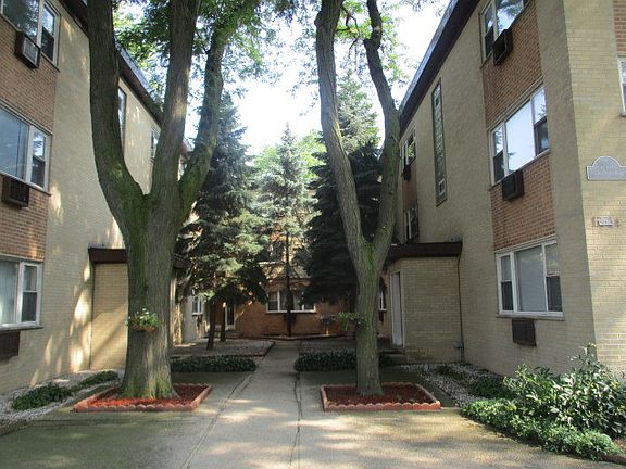 2nd image of 1714 W Touhy Ave #C2w