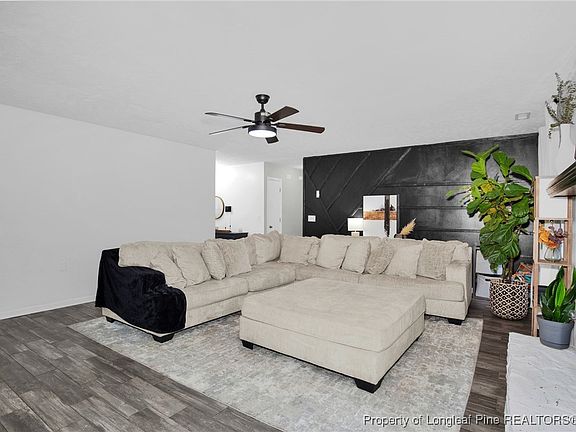 4th image of 330 Woodberry Cir