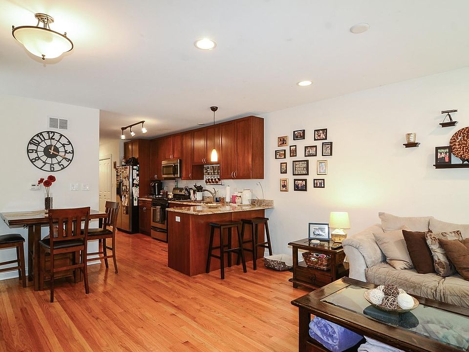 1st image of 1942 W Cortland St #1