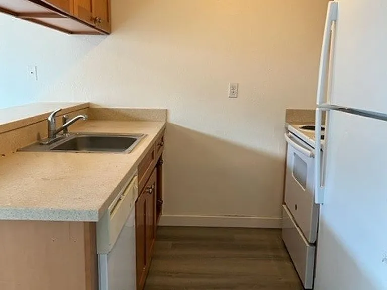 Riverside Village - 2 bedroom units - Auburn - RENOVATED — Photo 12